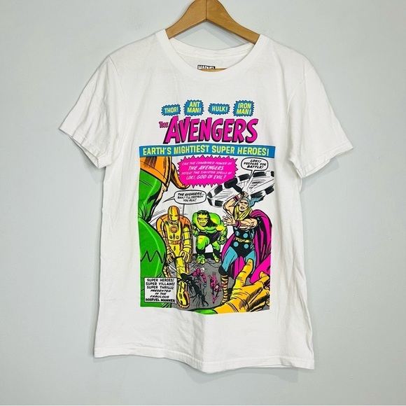 Marvel Avengers Graphic Tee Medium - Picture 1 of 5